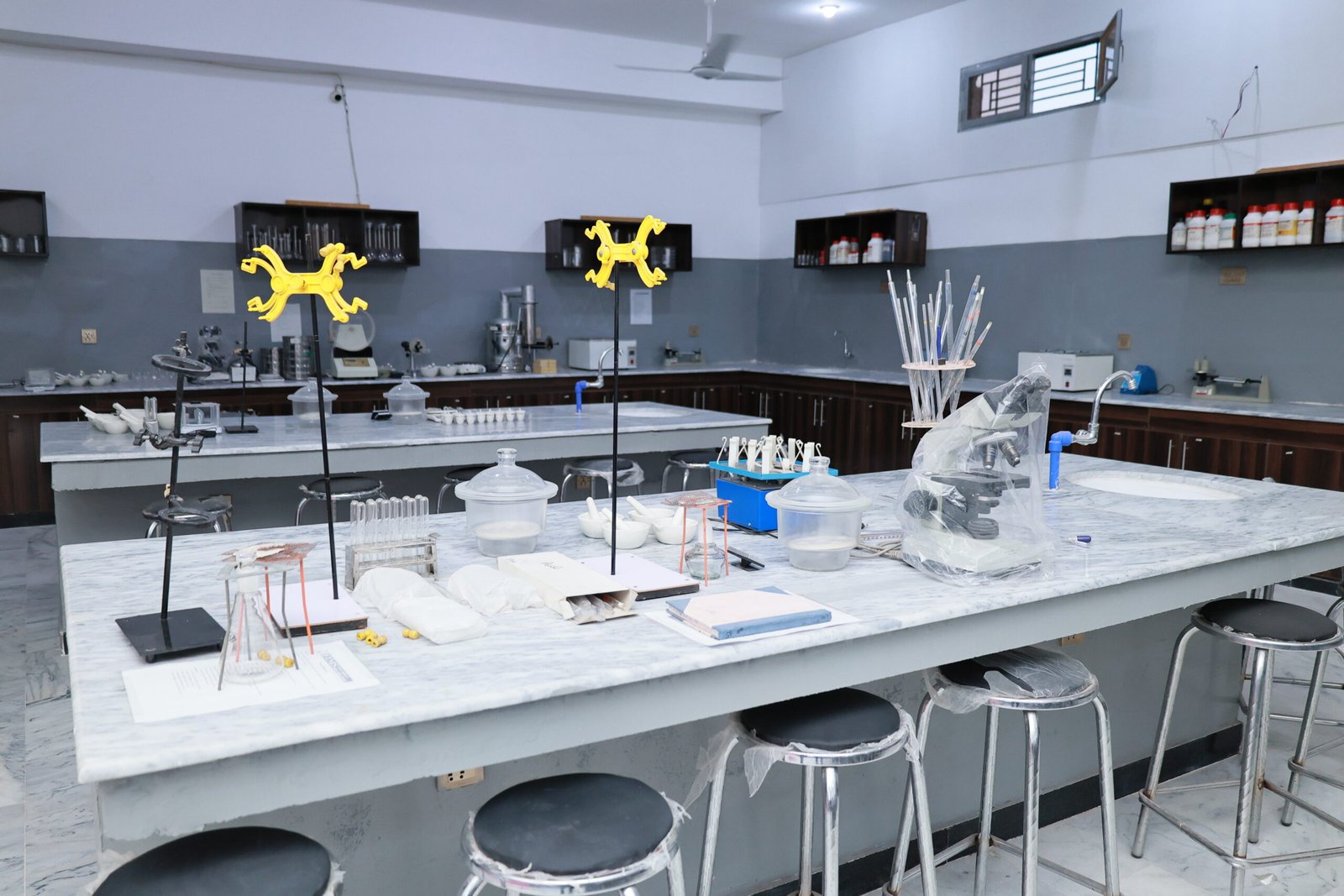 FIMS Haripur Lab (7)